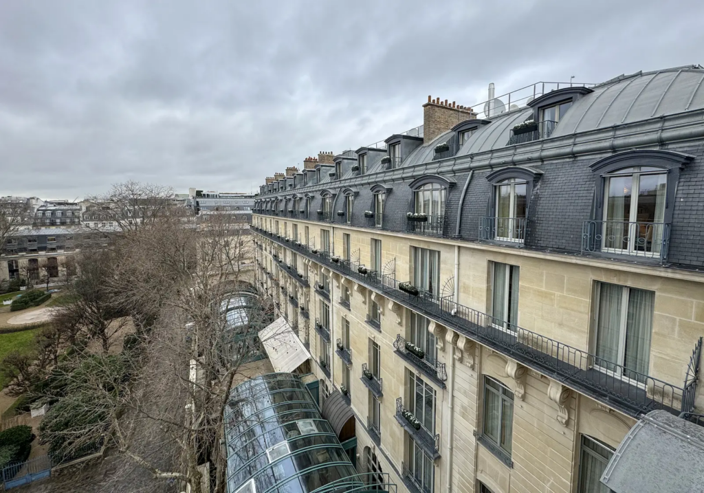 Ritz Paris -hotellin sisäpihan puoleinen julkisivu Pariisissa.