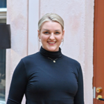 Jenni Poikelus, jonka esikoinen syntyi heinäkuussa 2026