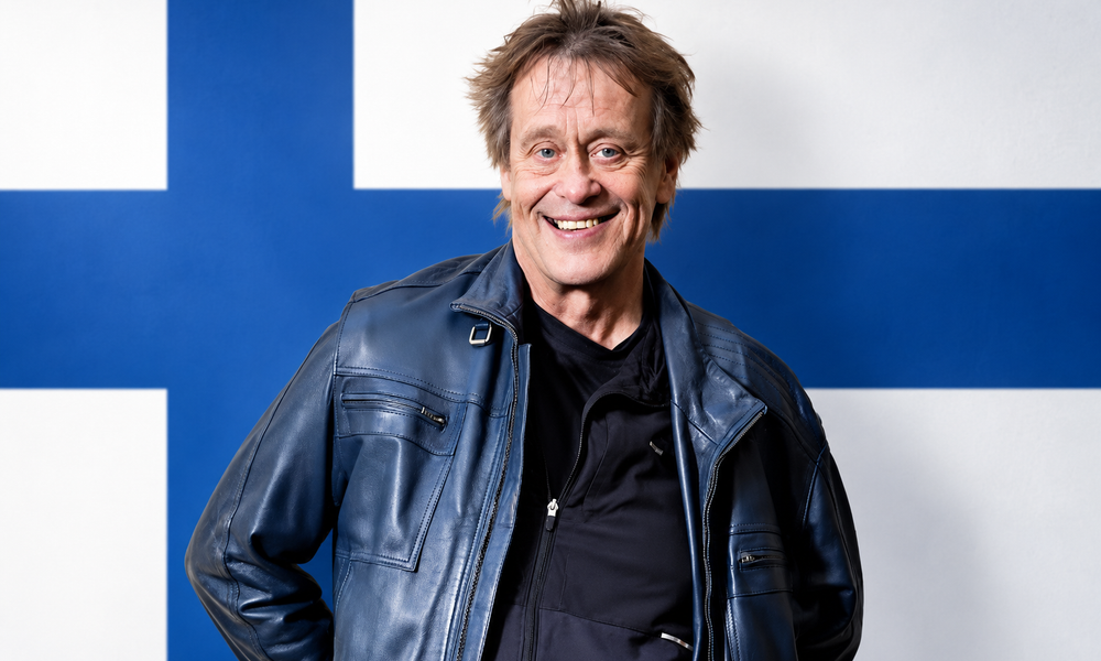 Martti Syrjä, Eppu Normaalin laulaja ja kolmen vuonna 1996 syntyneen kolmoslapsen isä